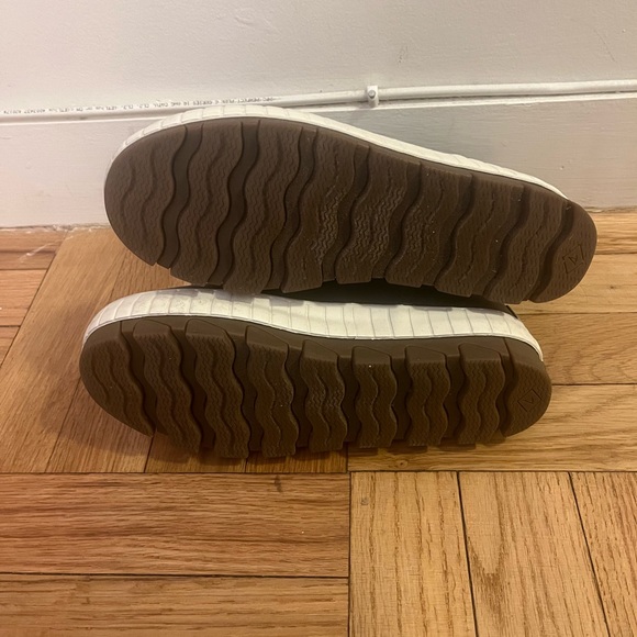 Women’s Sperry Rainboots - Picture 4 of 7